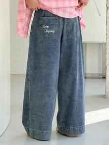 DAZY Calça jeans feminina pré-adolescente com bolso bordado com letras, pernas largas e modelagem solta. - Azul - Ver 8