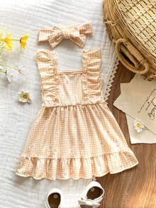 SHEIN Vintaside Kids 春夏两件套——浅黄色卡通雏菊图案连衣裙，荷叶边领口，适合新生女婴穿着。套装包含一个可爱的蝴蝶结发带。款式可爱甜美，舒适柔软。采用针织面料，厚度适中，版型合身。适合居家休闲、度假、玩耍或拍照。也适合参加派对和其他活动。 - 黃色 - 查看 4