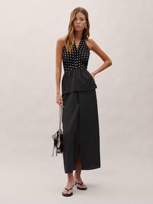 Nöista 这款吊带连衣裙饰有经典的黑白波点图案，腰部采用优雅的荷叶边设计，凸显身材曲线。非常适合春夏穿着，也适合打造晚装造型，以及从白天到夜晚的百变风格。 - 黑色 - 查看 4