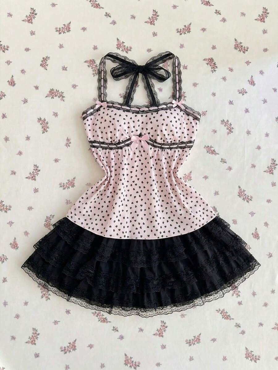 Elamini 粉色爱心印花撞色黑色蕾丝拼接蝴蝶结装饰吊带荷叶边下摆娃娃衫，适合春夏穿着，休闲度假风，波西米亚风，优雅可爱，浪漫百搭。 - 粉色 - 查看 1