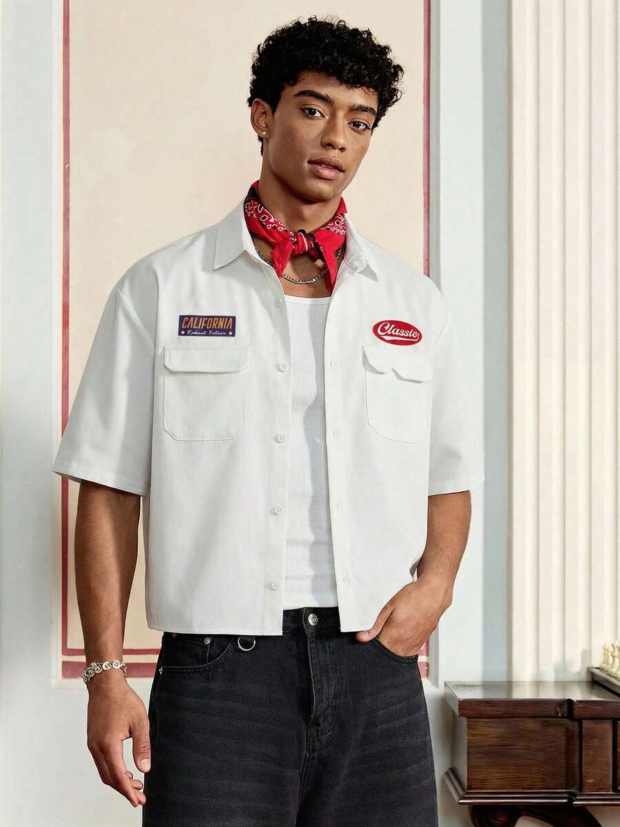 Manfinity Unisex 男士字母印花短袖单排扣工装口袋休闲衬衫 男士白色短款衬衫 街头风男士衬衫 街头风纽扣衬衫 男士短款纽扣衬衫 - 白色 - 查看 1