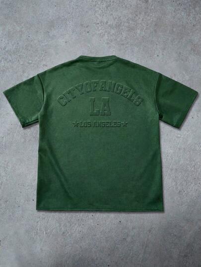 Manfinity LEGND 男士宽松短袖T恤，深灰色，印有做旧哥特字体的3D“Chicago”字样，休闲街头风，适合日常、通勤、度假、返校等场合，是送给男友、老公或情侣装的绝佳礼物。