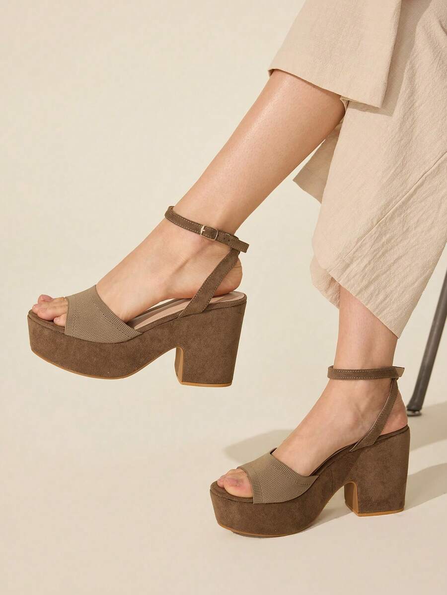 CUCCOO BASICS Sandal Wanita Warna Khaki dengan Sol Tebal dan Tali Pergelangan Kaki yang Nyaman, Cocok untuk Bepergian, Kencan, Berkumpul, Pesta, Liburan, dan Acara Lainnya - Khaki - View 1