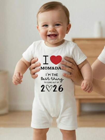 SHEIN 2026 Slogan Newborn Infant Bodysuit - 'I Love Mommy And Daddy' Baby Round Neck Open Shoulder White Bodysuit Short Pants, Best Item Of 2026. Heart Pattern Short Sleeve Bodysuit Short Pants, Suitable For Boys And Girls, Ideal For Home Daily Wear, Valentine's Day Party. Classic White Style, Simple And Comfortable, Suitable For 3M-24M Baby Boy Bodysuits Baby Boy Rompers Baby Boy Announcement Clothes I Love Mom And Dad Baby Clothes