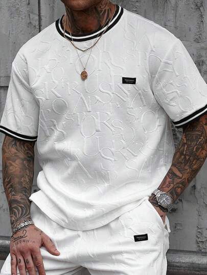 Manfinity CasualCool 男士休闲撞色领口袖口T恤，男士复古风格，适合日常休闲、周末旅行、户外活动、探险旅行、轻松的工作环境或半正式场合，可作为男友/丈夫礼物、周年纪念/生日礼物、派对、夏季假期、婚礼、春夏、狂欢节等场合穿着。现代男士压纹字母圆领T恤，白色短袖夏季时尚T恤，白色图案T恤，男士白色T恤，男士休闲T恤，男士图案T恤。