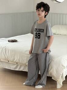 DAZY 男童字母数字印花短袖上衣和格子印花长裤睡衣套装（夏季款） - 灰色 - 查看 4