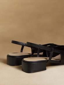 Rosivie 春夏新款时尚复古闭趾凉鞋 女款百搭侧镂空粗跟镂空字带鞋 - 黑色 - 查看 4