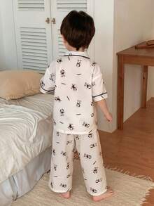 DAZY 男童卡通印花短袖纽扣上衣和裤子睡衣套装 - 白色 - 查看 2
