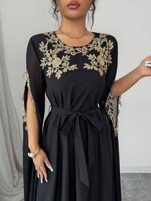 SHEIN Elenzya Vestido largo elegante de cuello redondo con estampado floral, mangas divididas y plisado extra largo, perfecto para el verano. - Negro - Ver 4