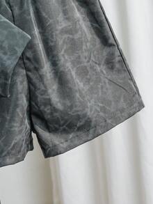 SHEIN 2 Stücke Jungen Lässig Stil Komfortabel Einfach Locker Sitzende Weiche Kurzarm Hemd & Shorts Set, geeignet für Frühling/Sommer, Alltag, Sport, Ausflüge, Schule, Veranstaltungen, Festivals, Fotografie, Koreanischer Stil - Dunkelgrau - Übersicht 3