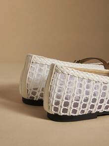 Rosivie Chaussures plates élégantes et raffinées pour femmes, avec un design ajouré en maille. Chaussures plates élégantes au bout carré français, et confortables - Blanc 2 - Voir 4