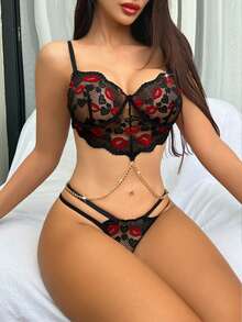 Set de lencería sexy de 2 piezas con patrón de labios y encaje con cadena (sin aros + calzones), look de chica mala - Negro - Ver 1