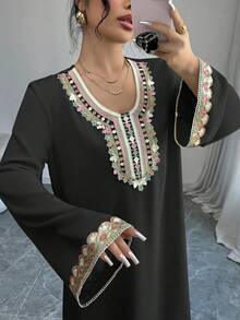 Al Najma 女士优雅阿拉伯风格长袖连衣裙，饰有精美贴花 - 黑色 - 查看 6
