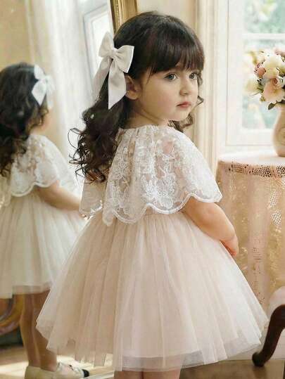 SHEIN Đầm công chúa tay phồng bằng vải lưới họa tiết hoa cho bé gái sơ sinh và trẻ nhỏ từ 0-3 tuổi, thích hợp cho mùa xuân/hè. Đầm dự tiệc cho bé gái, đầm hoa thanh lịch cho bé gái mới biết đi.