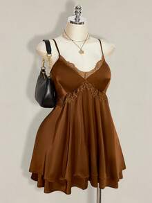 SHEIN ICON 大码女士缎面蕾丝拼接黑色吊带裙 - 棕色 - 查看 1