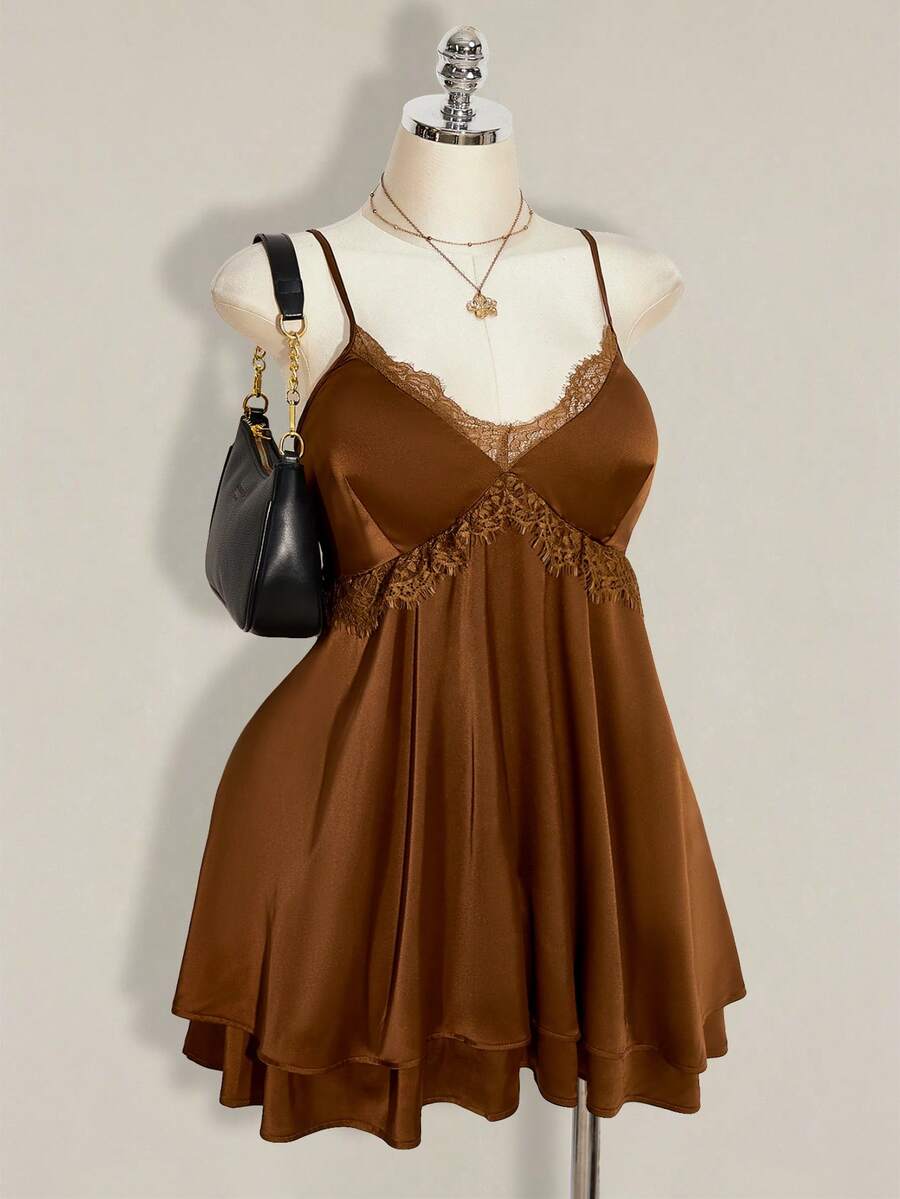 SHEIN ICON 大码女士缎面蕾丝拼接黑色吊带裙 - 棕色 - 查看 1