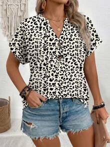 EMERY ROSE Plus Size Women's Fashion Leopard Print V-Neck Short Sleeve T-Shirt - Multicolor - View 3