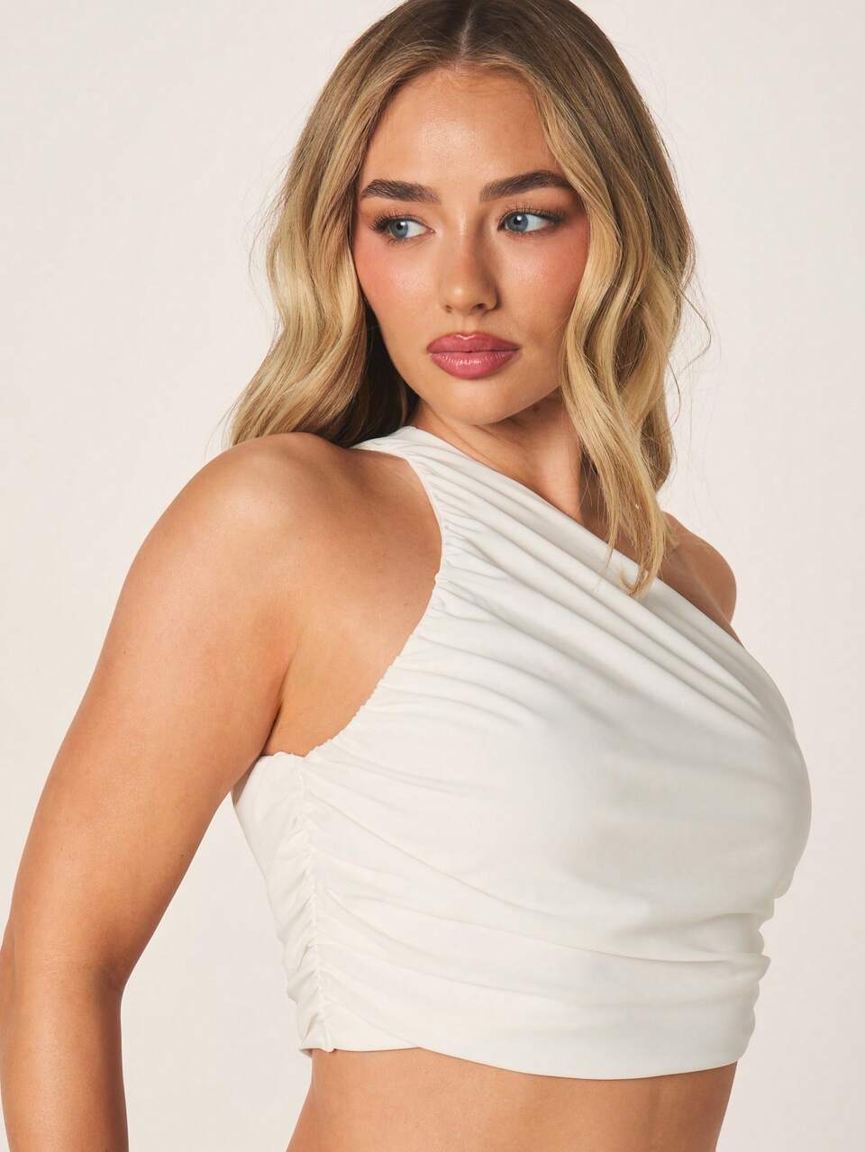 MISSGUIDED Women's White Asymmetric One Shoulder Ruched Crop Top Sleeveless Bodycon Party Evening Occasion Dressy Fitted Elegant Modern Contemporary Style