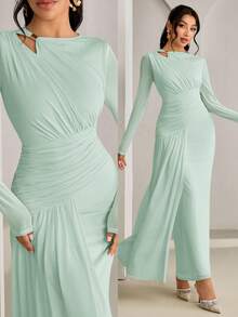 Veilorie Gaun Wanita Lengan Panjang Elegan dengan Leher Asimetris dan Detail Kerut, Warna Polos - Hijau - View 9