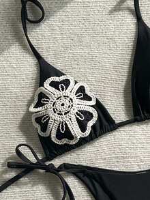 Bonvoyette 女士手工钩编花卉装饰比基尼上衣和侧系带泳裤两件套高端泳装套装 - 黑色 - 查看 2