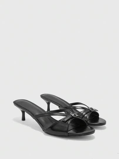 CUCCOO BIZCHIC Sandal đế thấp màu đen, sandal bóng, giày hở mũi quai chéo. Sandal quai chéo kiểu tối giản, giày trang trí khóa vàng, sandal đế thấp kiểu Âu Mỹ, sandal mùa hè hàng ngày, giày thanh lịch hẹn hò, sandal đế thấp đa năng đi làm năm 2025, các ngôi sao mạng xã hội cũng diện giày quai chéo tương tự, sandal đế thấp thời thượng.