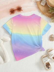 Camiseta básica casual feminina para primavera e verão, com estampa gráfica de personagens de grupos de garotas virtuais, corações, estrelas e letras em formato de slogan. Confortável para uso diário, ideal para primavera, verão e outono. - Multicolorido - Ver 2