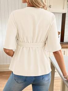 SHEIN Sommer Lässig Pendler Bluse für schwangere Frauen mit Wickelkragen, Rüschenärmeln und Bindung in der Taille Einfarbig - Beige - Übersicht 2
