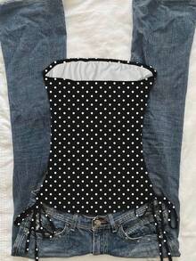 SHEIN EZwear ملابس علوية قصيرة مطوية بنقشة نقاط بيضاء وسوداء للنساء ذوات الحجم الكبير، بأسلوب هيبي وجذاب وكيوت، مناسبة لمهرجانات الموسيقى Y2K - متعدد الألوان - مشاهدة 2