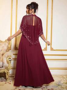 Cravure Bộ 2 món gồm đầm maxi ôm sát cơ thể thanh lịch dành cho nữ cỡ lớn, chất liệu lưới dệt kim, đính ngọc trai và đá quý ngẫu nhiên, kèm khăn choàng. - Màu Đỏ Sâu - Xem 2