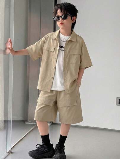 2件套儿童/青少年男童休闲韩版工装领短袖衬衫和纯色短裤套装，适合上学、花园、海滩、生日、春夏等场合。