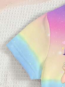 Camiseta básica casual feminina para primavera e verão, com estampa gráfica de personagens de grupos de garotas virtuais, corações, estrelas e letras em formato de slogan. Confortável para uso diário, ideal para primavera, verão e outono. - Multicolorido - Ver 6