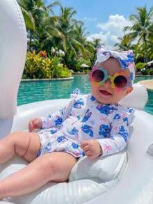 SHEIN 女婴可爱蝴蝶结兔子和大象印花发带（2件套）；女婴荷叶边袖泳衣；女婴拉链泳衣；女婴长袖泳衣；女婴防晒泳衣；幼儿女童长袖泳衣；幼儿防晒泳衣；女童可爱动物印花泳衣；幼儿夏季套装；亲子泳装 - 藍色 - 查看 3