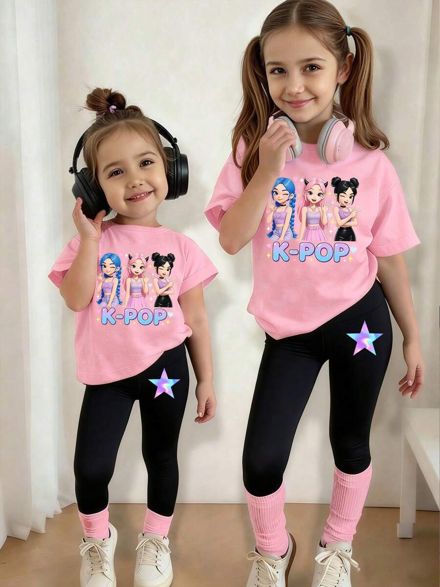 SHEIN 春夏少女休闲时尚创意个性清新可爱简约虚拟少女团体角色星星爱心彩色五角星字母标语印花休闲基础款粉色T恤搭配黑色打底裤套装,舒适日常穿着,适合春、夏、秋季穿着。 - 彩色 - 查看 1