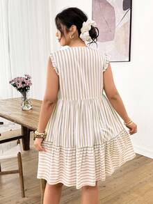 Lounesse 大码女式条纹V领荷叶边下摆休闲连衣裙 - 杏色 - 查看 2