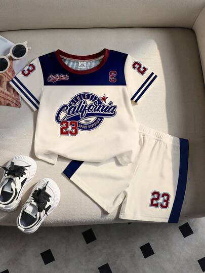 SHEIN Playful Pals 1 Set Estilo deportivo casual para niños pequeños con estampado numérico 23 y letra California en cuello redondo, camiseta de manga corta y conjunto de pantalones cortos, adecuado para uso al aire libre, deportes, uso escolar, primavera/verano