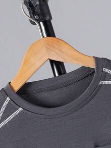 Vacaura Bộ 2 món áo thun ngắn tay và quần thể thao dệt kim màu trắng có túi dành cho bé trai, thích hợp cho mùa xuân/hè. - Xám - Xem 4