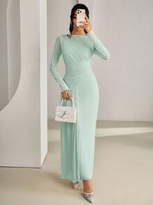 Veilorie Gaun Wanita Lengan Panjang Elegan dengan Leher Asimetris dan Detail Kerut, Warna Polos - Hijau - View 8
