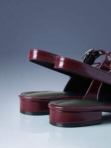 CUCCOO GRLICON 复古时尚金属扣系带低跟闭趾女鞋 - 酒紅色 - 查看 9