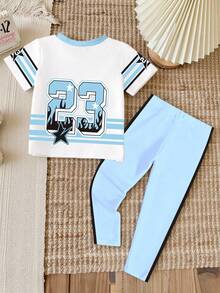 SHEIN Playful Pals 春夏两件套：女童休闲时尚创意个性清新可爱简约蓝色23号火焰星条纹图案纽约标语印花短袖T恤和打底裤套装，舒适日常穿着 - 彩色 - 查看 2