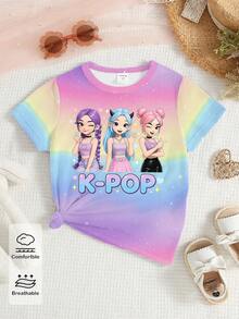 Camiseta básica casual feminina para primavera e verão, com estampa gráfica de personagens de grupos de garotas virtuais, corações, estrelas e letras em formato de slogan. Confortável para uso diário, ideal para primavera, verão e outono. - Multicolorido - Ver 8