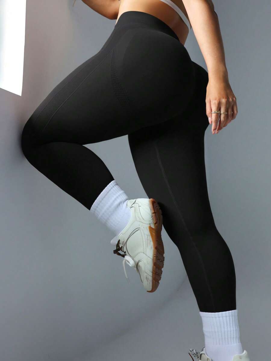 SHEIN Sports 1件装女士加大码黑色紧身瑜伽裤,高弹无缝舒适提拉瑜伽健身打底裤 - 黑色 - 查看 1
