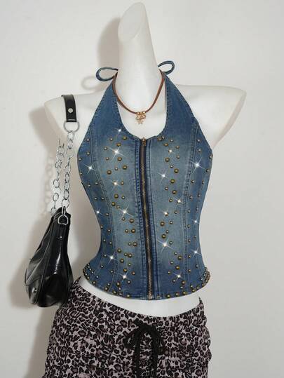 SHEIN ICON Áo denim nữ hở lưng, cổ yếm, khóa kéo, đính ngọc trai, thích hợp mặc mùa hè, lễ Phục sinh, dự tiệc, đi biển, đi nghỉ mát, áo kiểu thường ngày cho nữ, áo denim nữ kiểu dáng thời trang, cổ yếm, đính đinh tán, gợi cảm, không tay, khóa kéo phía trước.