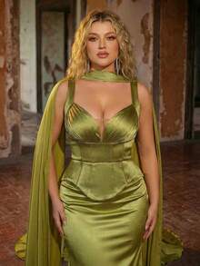 Aureia Vestido plus size elegante e romântico verde-oliva com gola plissada, sem mangas e barra sereia em chiffon, ideal para festas noturnas, encontros, bailes, férias e casamentos. - Verde - Ver 7