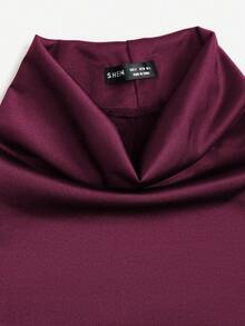 Sweetra Tank Top Model Halter Leher Tinggi Elegan dengan Bagian Belakang Silang Elastis yang Dapat Diatur - Red Violet - View 5