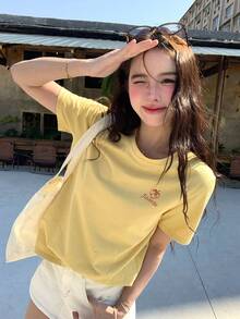 DAZY Camiseta casual de mujer de cuello redondo y manga corta con estampado de letras y frutas - Amarillo - Ver 2