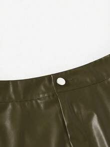 SHEIN Tall CURVE 大码女式纯色简约设计百搭休闲PU皮短裤 - 軍綠色 - 查看 4
