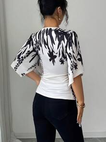 Elenzga 女士夏季外出、约会、新年、情人节、复活节、母亲节、音乐节、中东风情、婚礼、优雅、复古、休闲、通勤、浪漫、度假、碎花、V领、收腰、常规、喇叭袖、荷叶边下摆、开衩T恤、白色 - 黑與白 - 查看 2