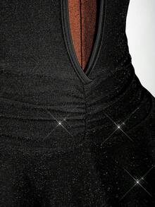 Amplova Bộ jumpsuit nữ màu hồng bóng bẩy, gợi cảm và phá cách, thích hợp cho buổi hẹn hò ngày Valentine, cổ yếm, hở lưng, khoét rỗng phía trước và giữa, vạt áo bất đối xứng. - màu đen - Xem 9