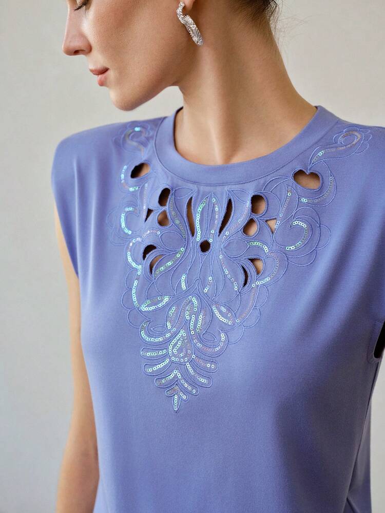 SEQUIN DETAIL CUT OUT EMBROIDERY T-SHIRT