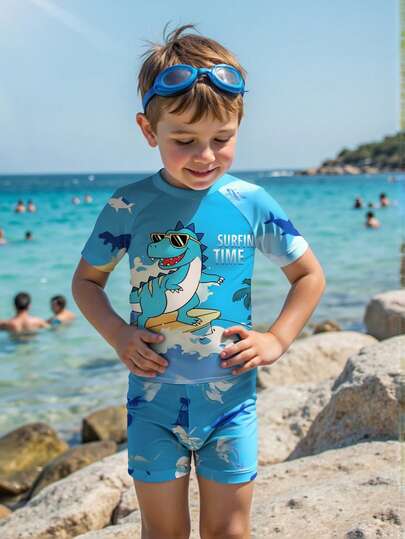 SHEIN 男婴经典时尚休闲度假风，可爱鲨鱼卡通图案，撞色设计，多巴胺配色方案，海洋蓝，蓝色系列，适合夏季、海滩、度假、游泳，修身圆领短袖短裤泳衣套装